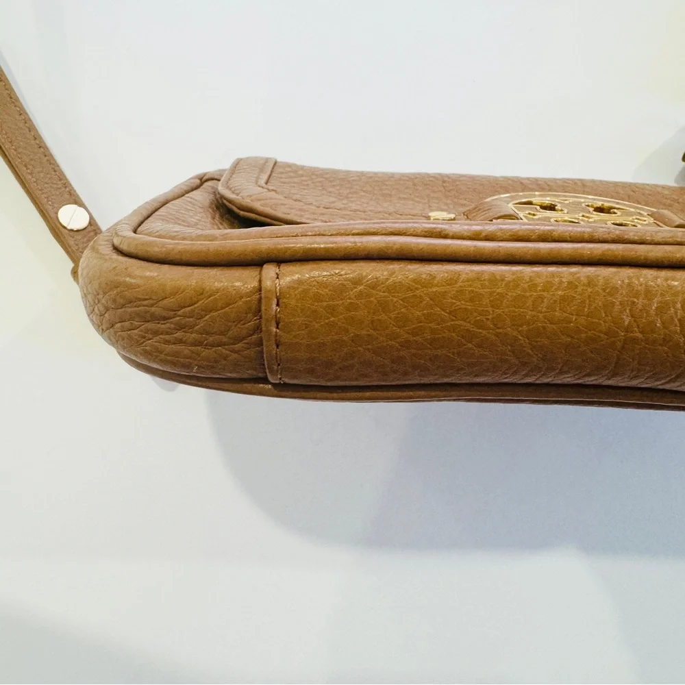 Tory Burch Amanda Mini Crossbody Bag in tan_6